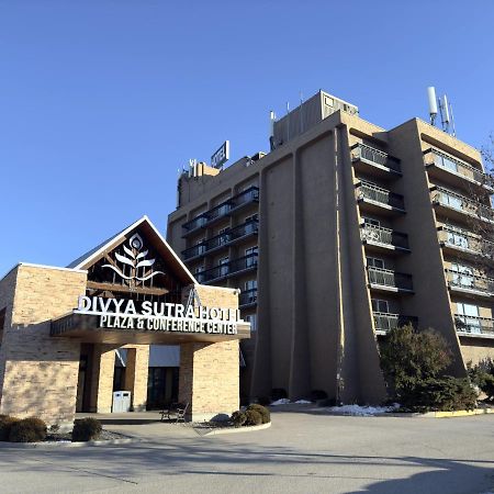 Divya Sutra Plaza And Conference Centre, Vernon, Bc Dış mekan fotoğraf