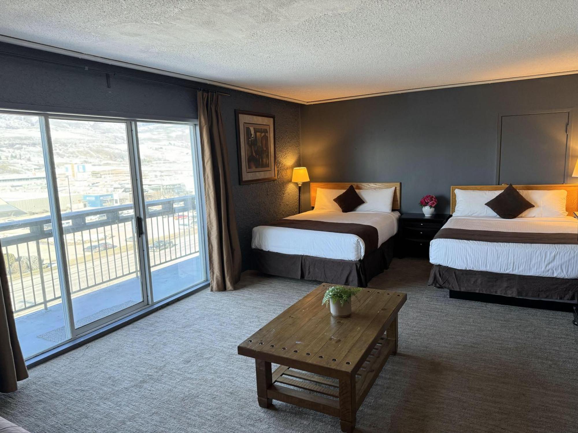 Divya Sutra Plaza And Conference Centre, Vernon, Bc Dış mekan fotoğraf