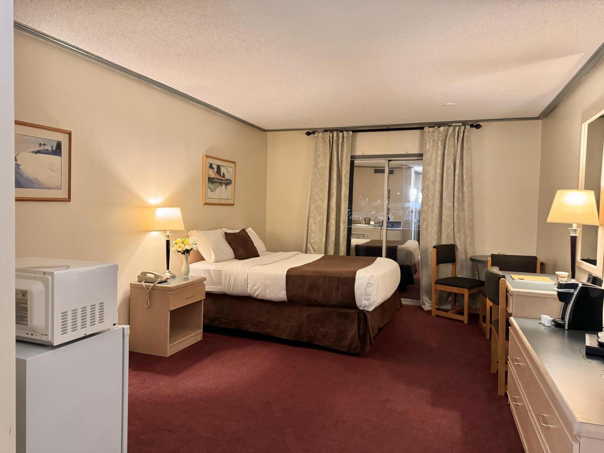 Divya Sutra Plaza And Conference Centre, Vernon, Bc Dış mekan fotoğraf
