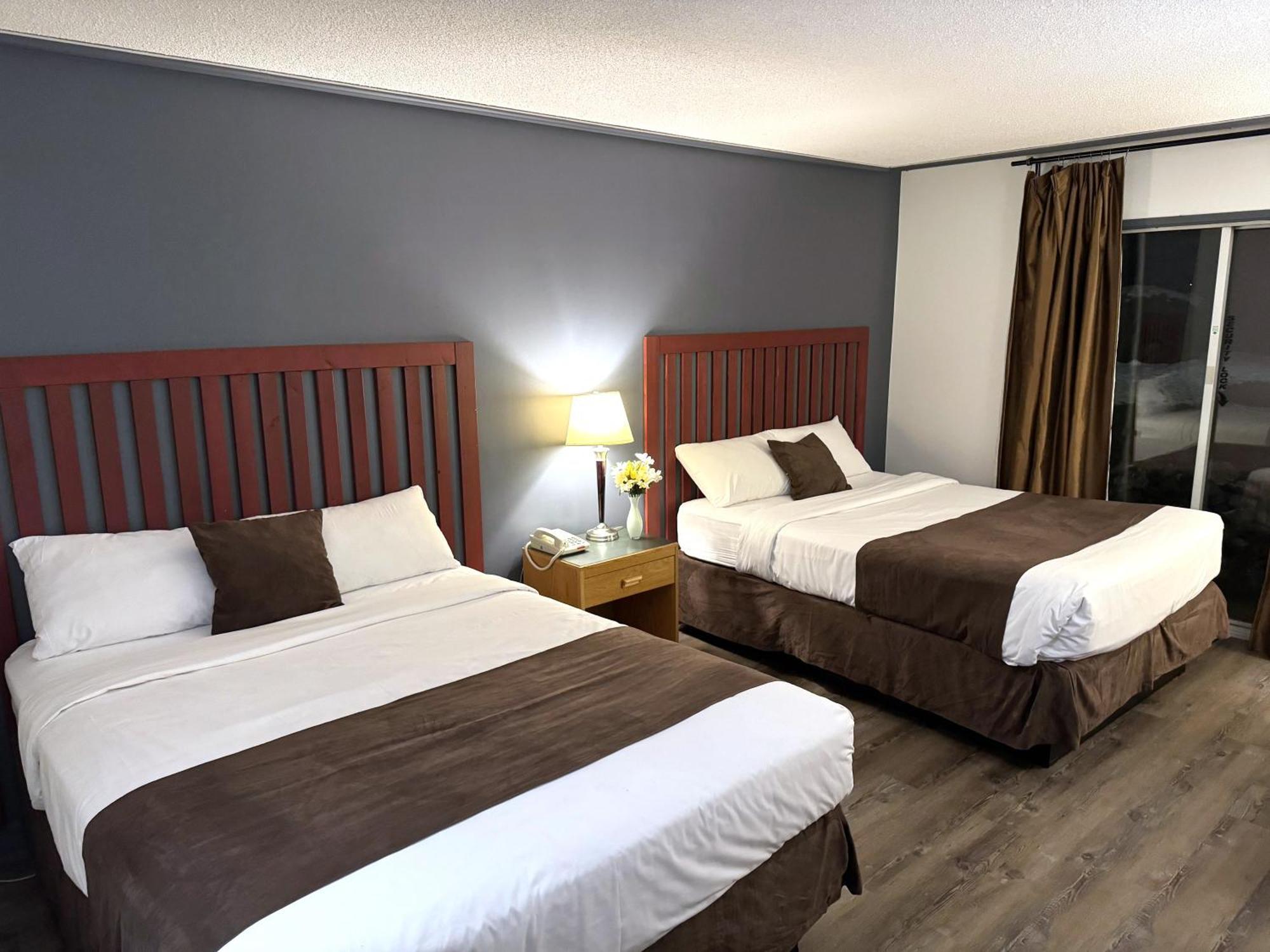 Divya Sutra Plaza And Conference Centre, Vernon, Bc Dış mekan fotoğraf