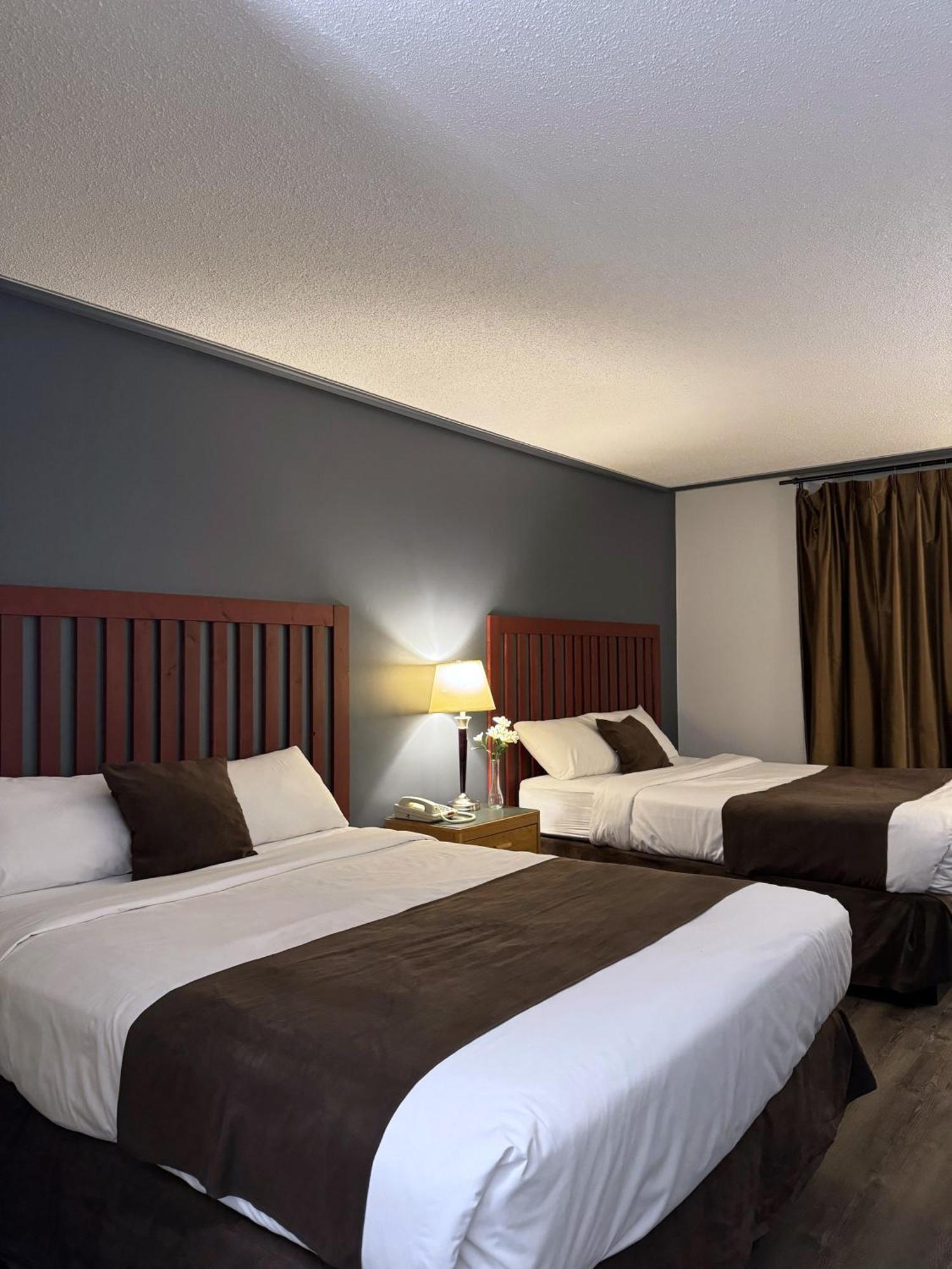Divya Sutra Plaza And Conference Centre, Vernon, Bc Dış mekan fotoğraf