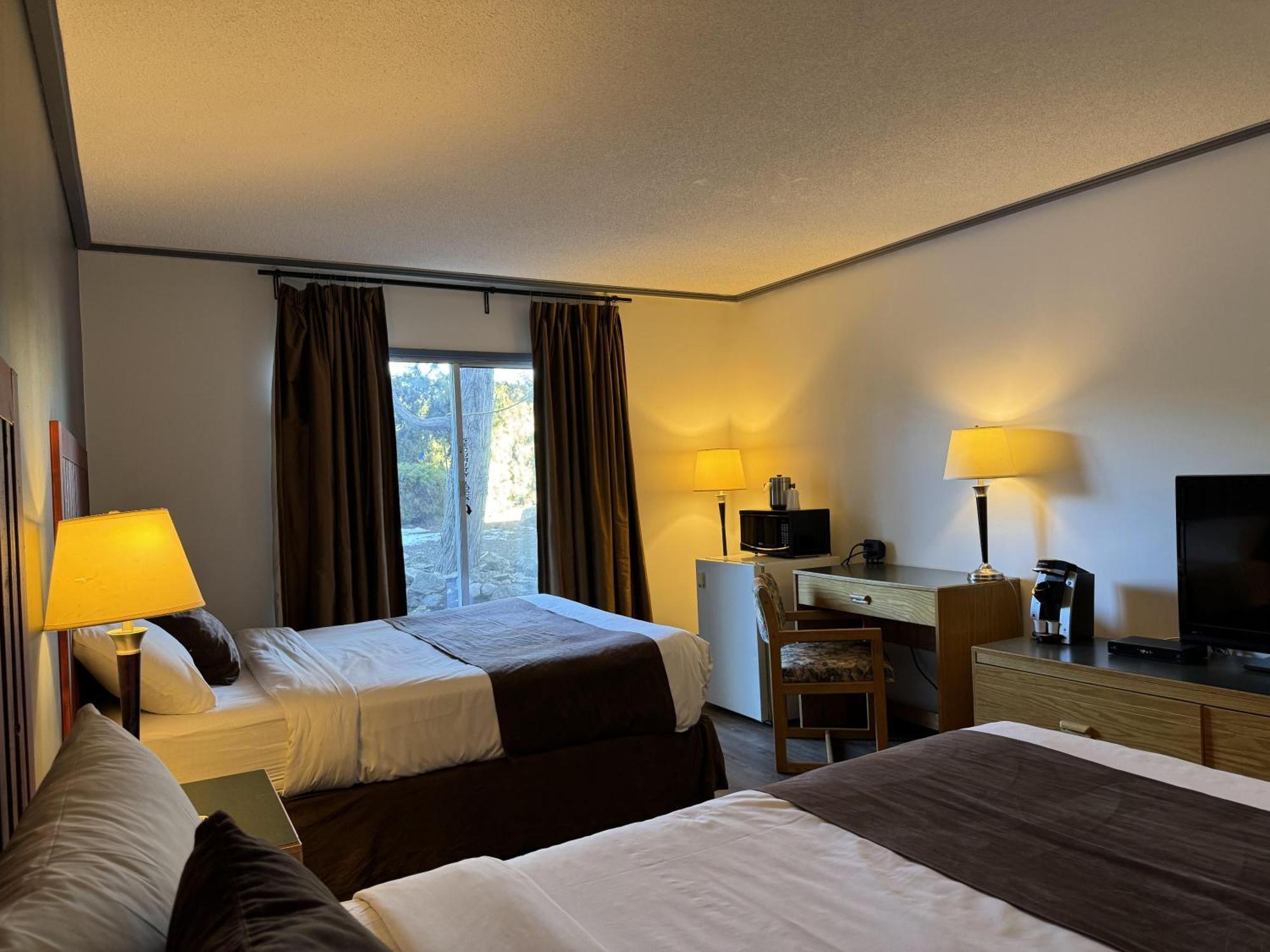 Divya Sutra Plaza And Conference Centre, Vernon, Bc Dış mekan fotoğraf