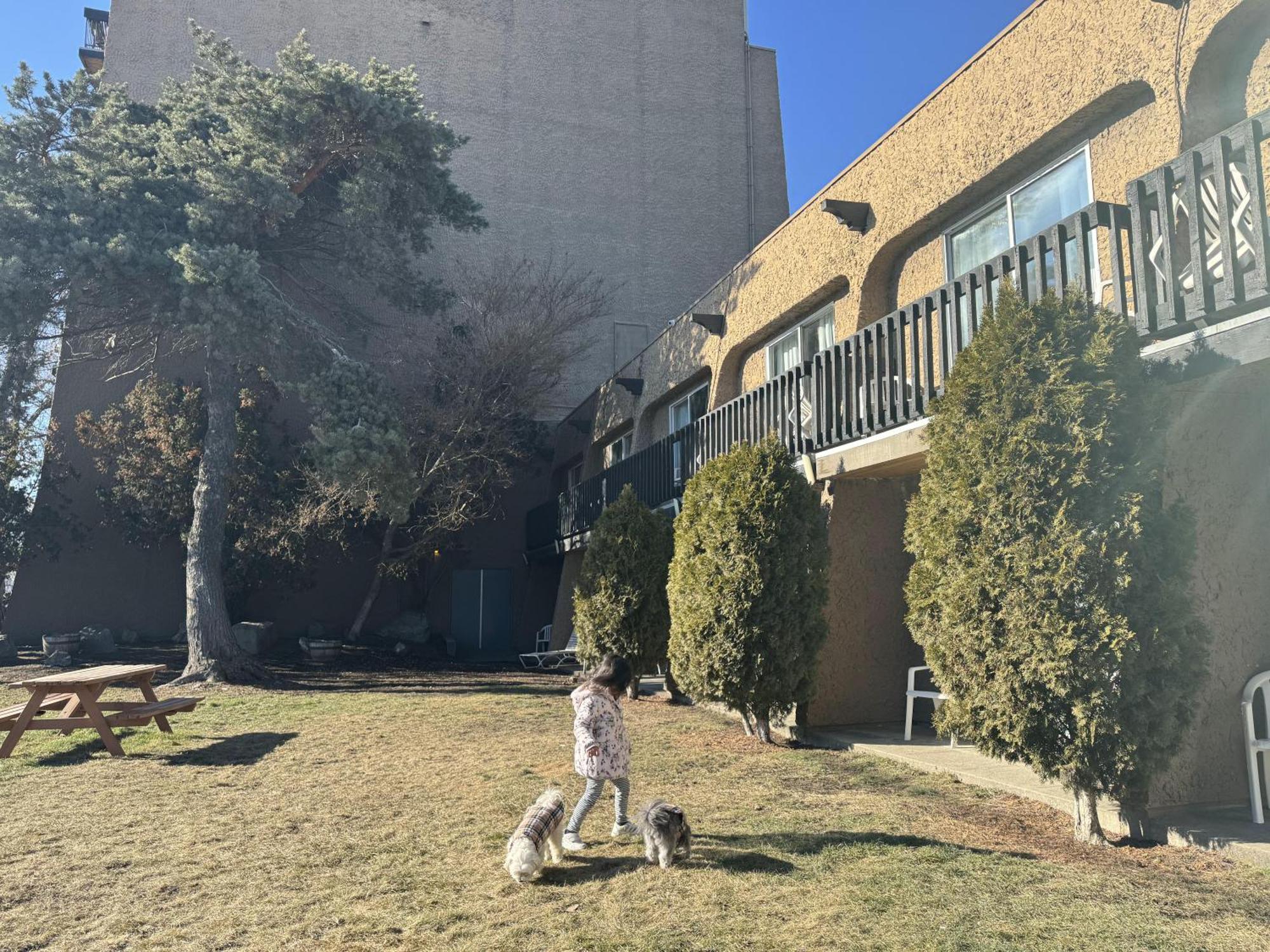 Divya Sutra Plaza And Conference Centre, Vernon, Bc Dış mekan fotoğraf