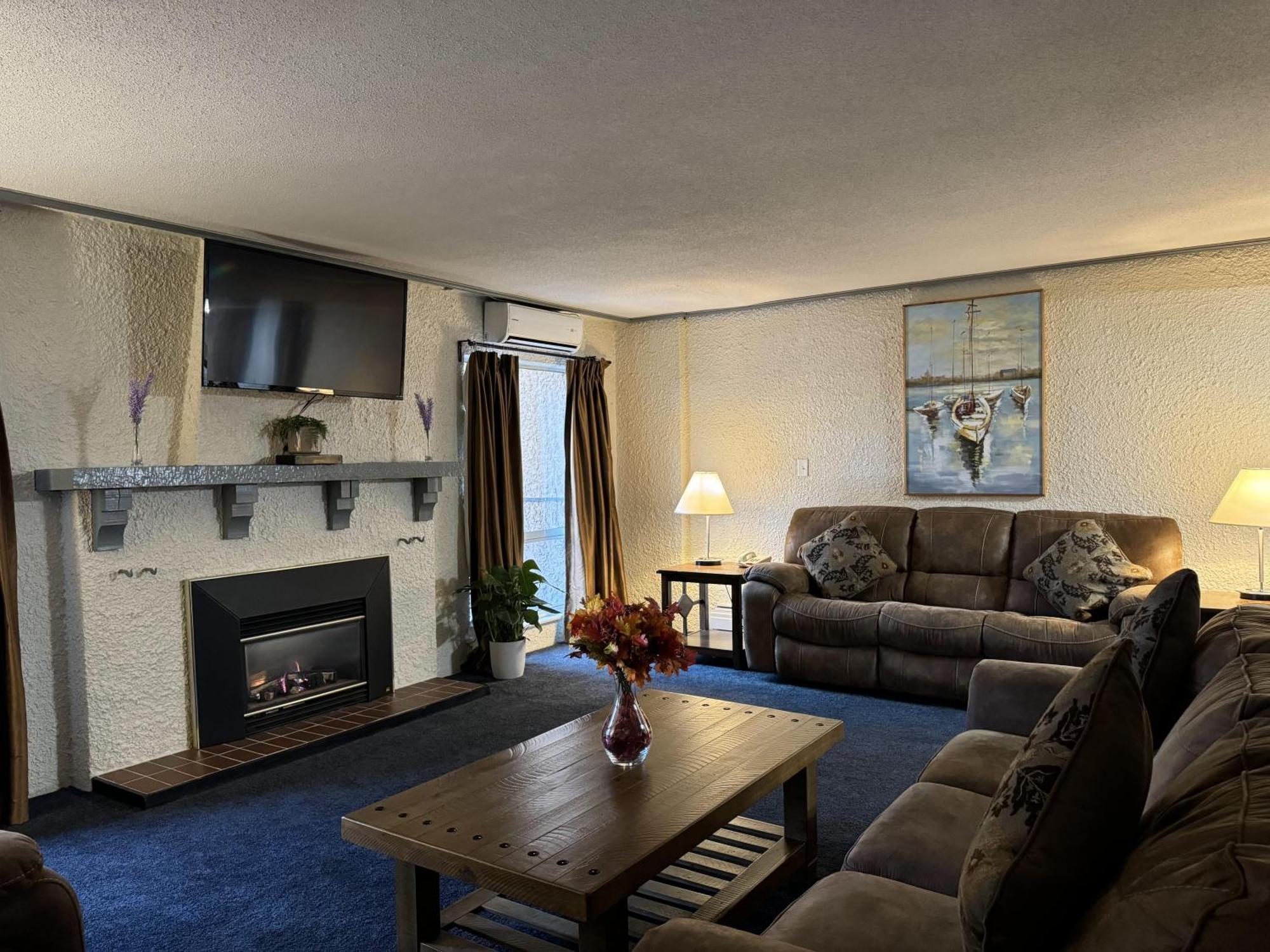Divya Sutra Plaza And Conference Centre, Vernon, Bc Dış mekan fotoğraf